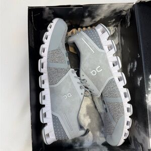 On Cloud Gray Sneakers